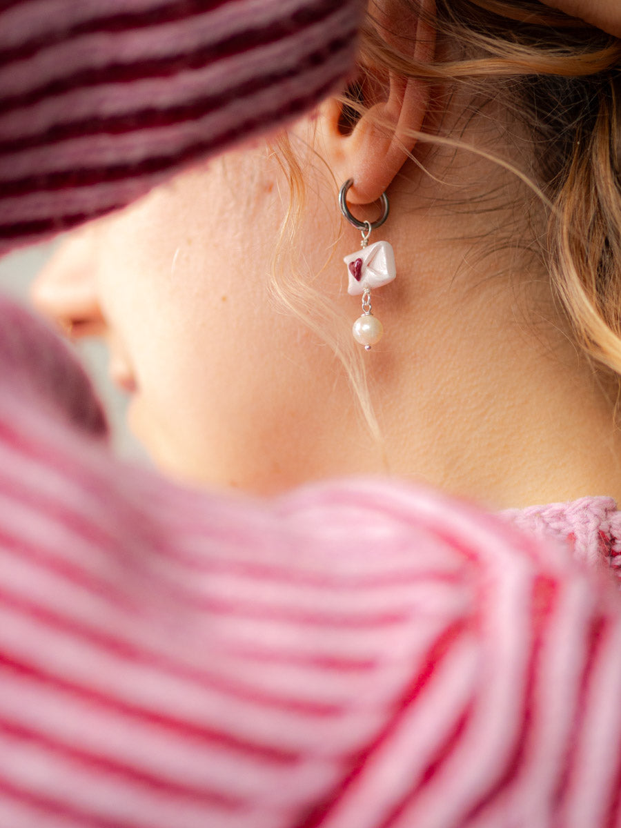 Asymmetrical Love Letters